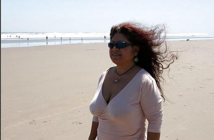 12P Mature women forgot her bra.