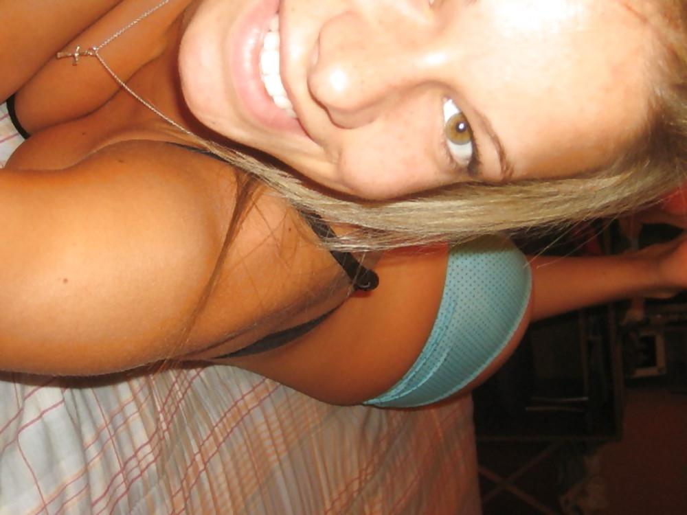 25P Pretty Amateur Allie