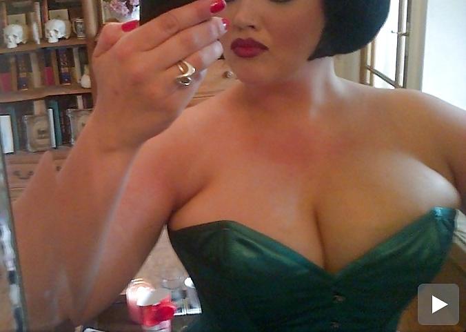 10P Big bra bloggers 