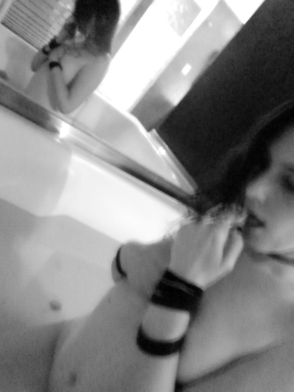 5P Cute girlfriend taking a bath and then sucking...