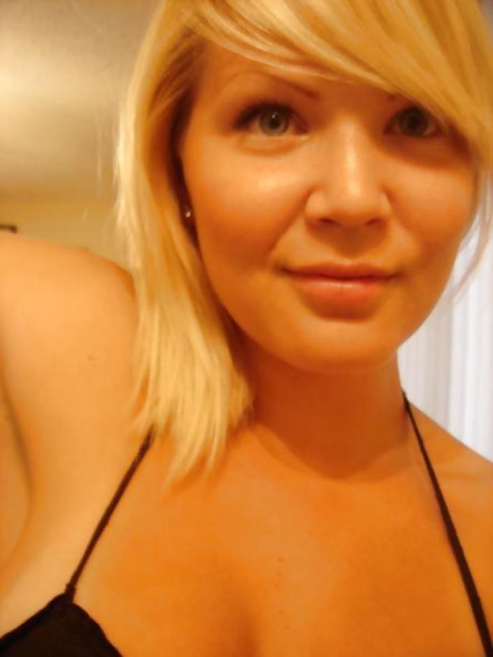 25P Pretty Amateur Blonde 16