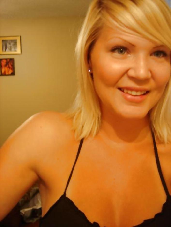 25P Pretty Amateur Blonde 16