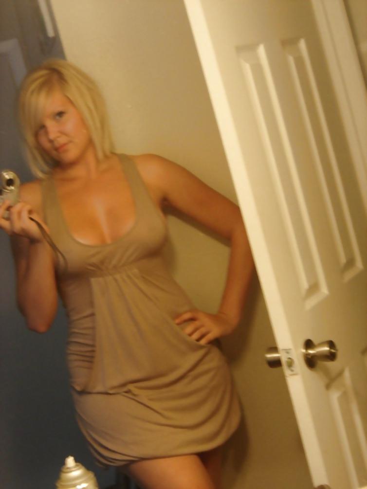 25P Pretty Amateur Blonde 16