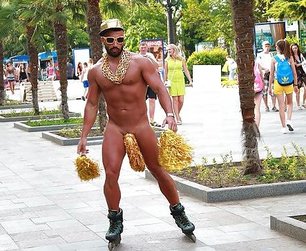 15P Public CFNM of Naked DJ