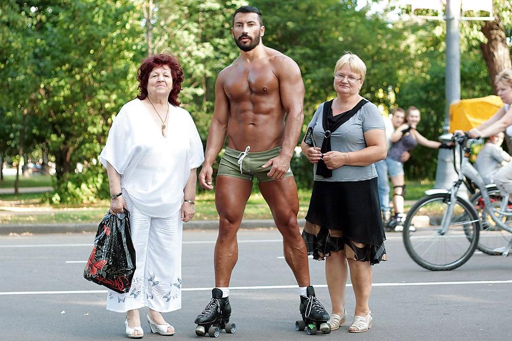 15P Public CFNM of Naked DJ