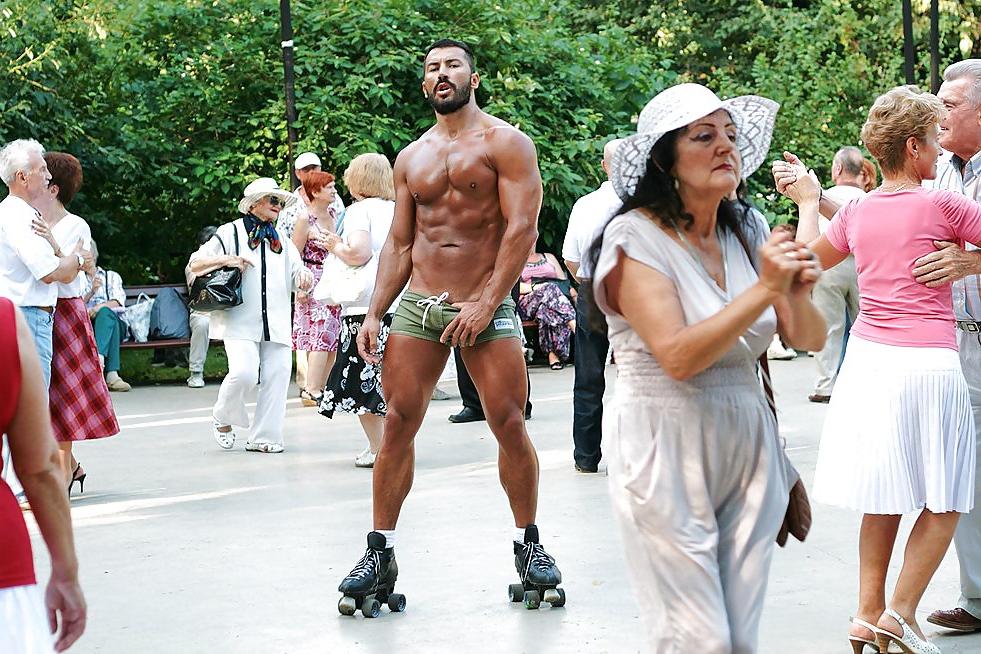 15P Public CFNM of Naked DJ