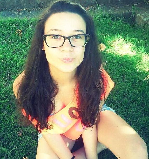 10P Anna - Cute Brunette Tease 