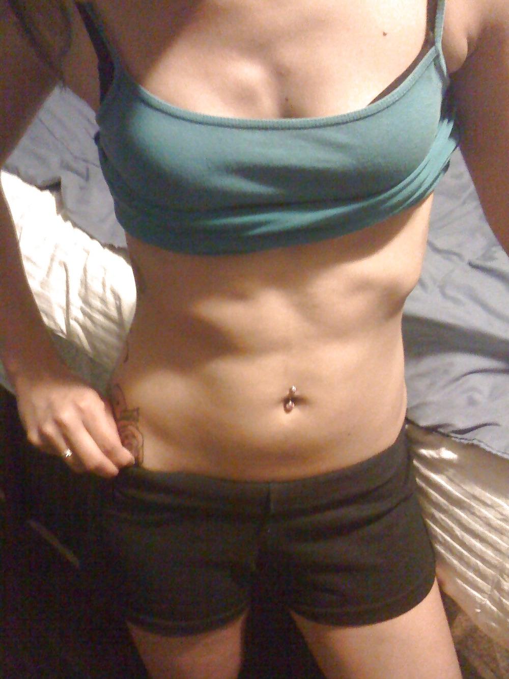 22P Slut me please cum on my pics