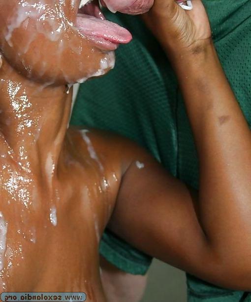 25P Loves cumshot in the face ( Mulata adora Porra na cara )