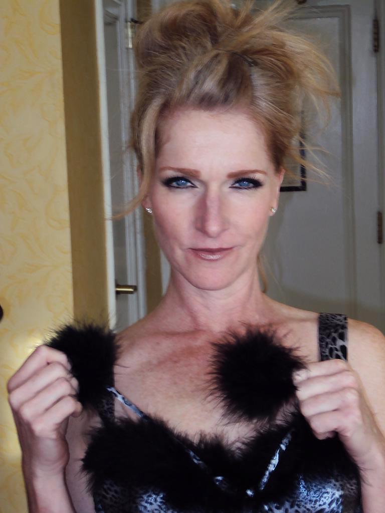 19P Milf wife loves anal