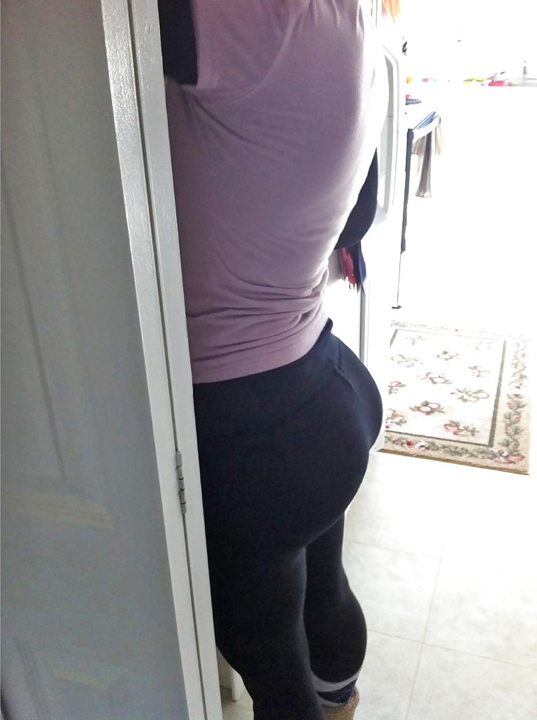 25P Thick Thighs And Asses In Tight Clothes
