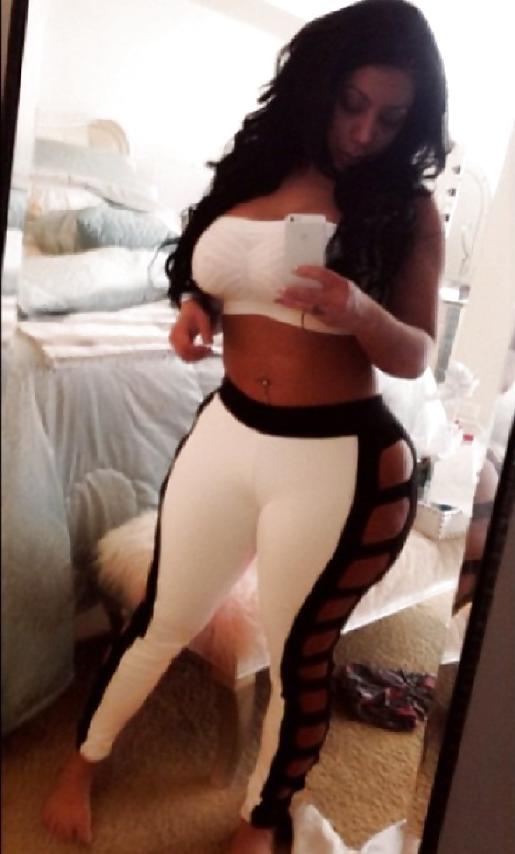25P Thick Thighs And Asses In Tight Clothes