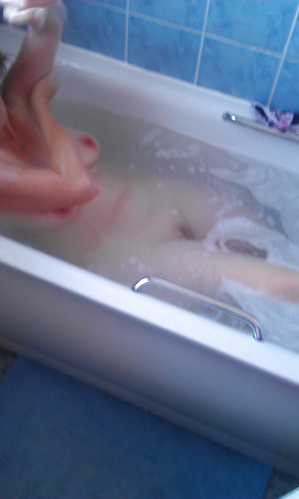4P Wife naked in bath