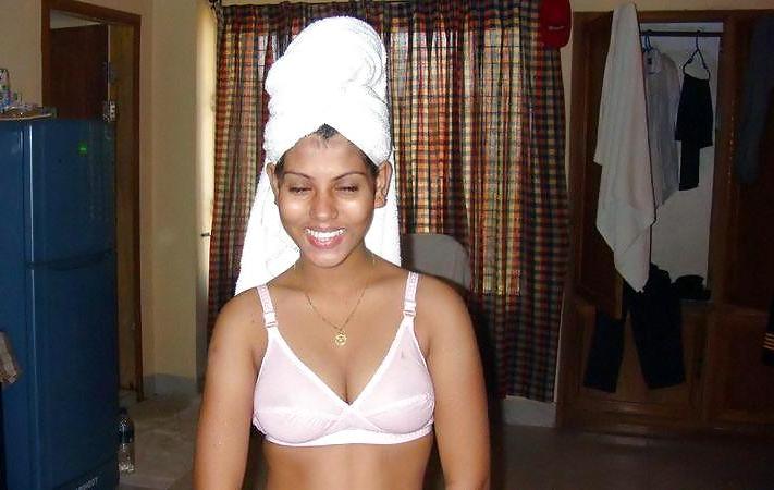 21P My college girlfriend boobs and pussy in shower