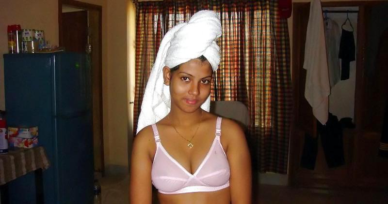 21P My college girlfriend boobs and pussy in shower