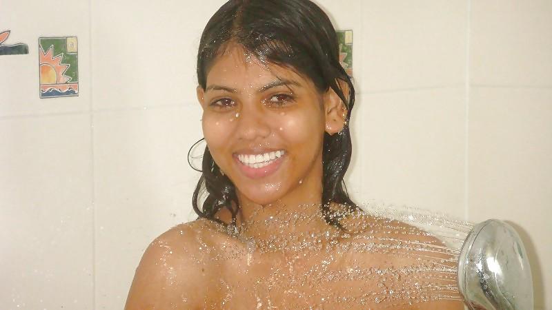 21P My college girlfriend boobs and pussy in shower