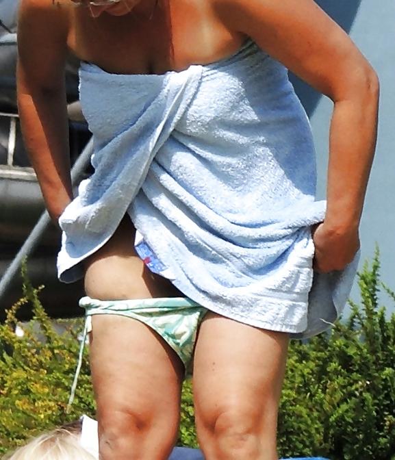25P Horny female secretly photographed in open-air bath
