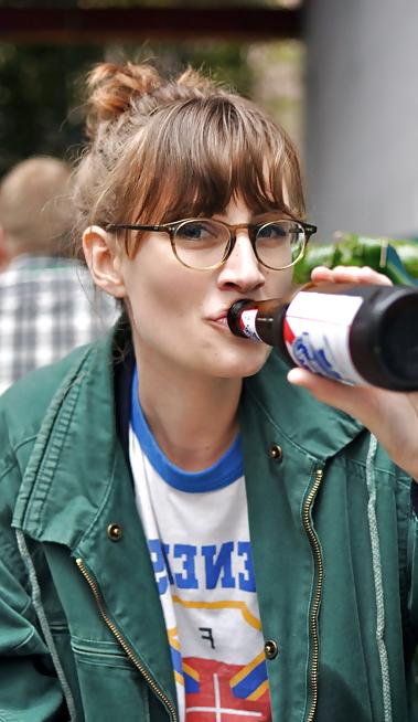 25P Girls in glasses. Some cum on glasses.