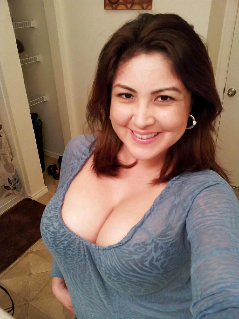 9P Hot girl with big tits and beautiful pussy