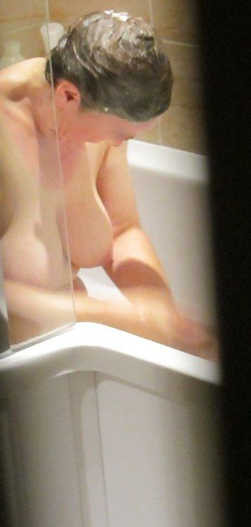 5P Spy my aunt bath
