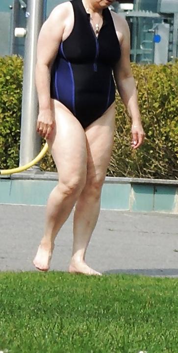 25P Horny women secretly photographed in open-air bath