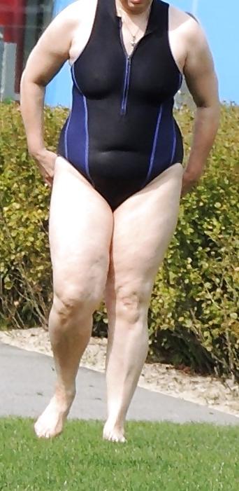 25P Horny women secretly photographed in open-air bath