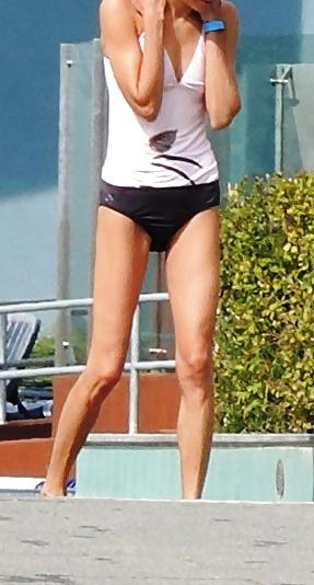 25P Horny women secretly photographed in open-air bath