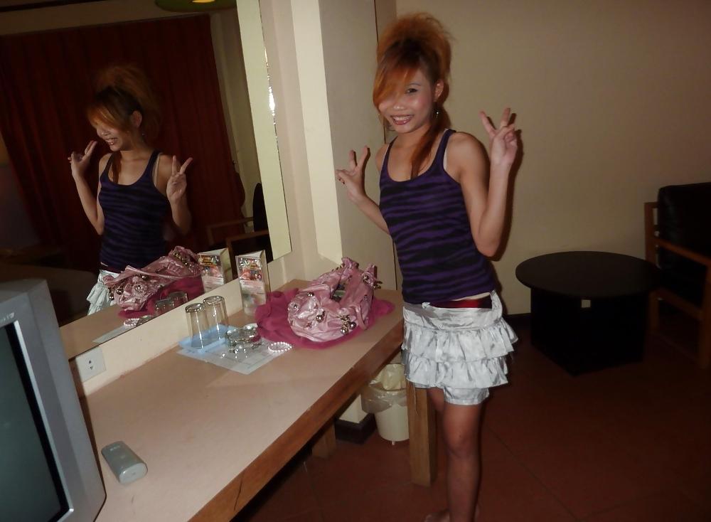 25P Tiny Girl With Big Pussy