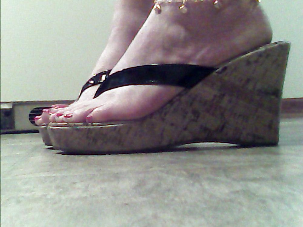 8P Some pics of my pretty feet.