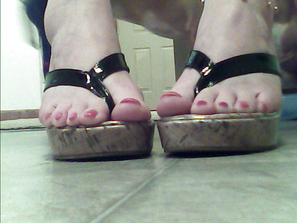 8P Some pics of my pretty feet.