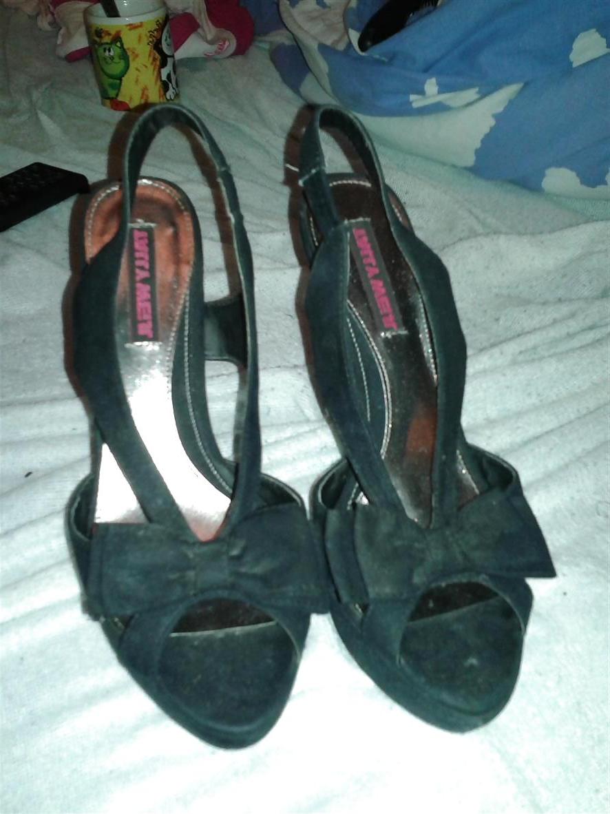 7P Cum on Cousin platform sandals!