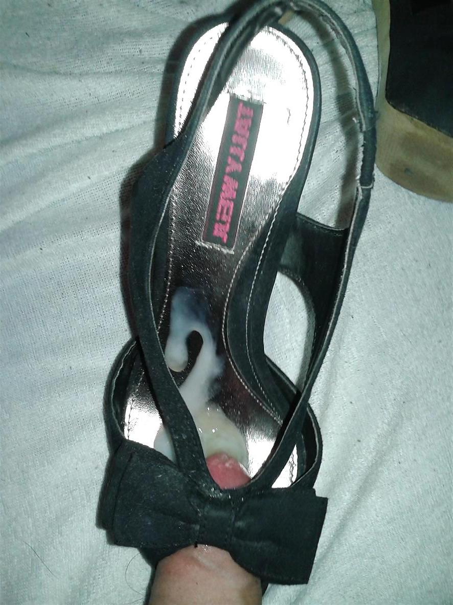 7P Cum on Cousin platform sandals!