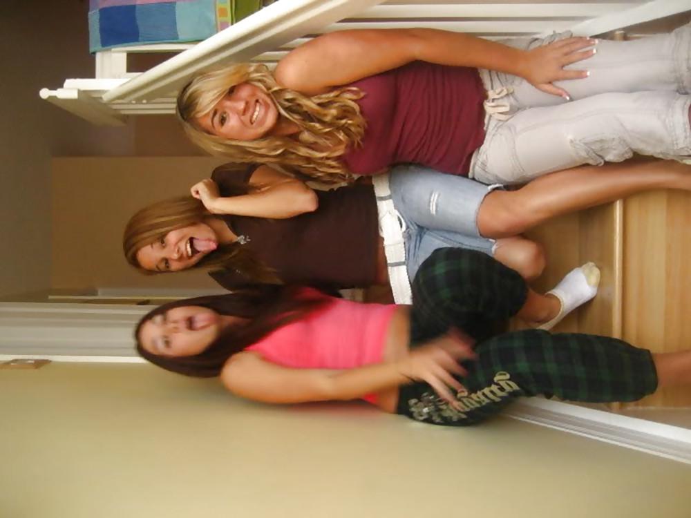 25P Pretty Amateurs Girls