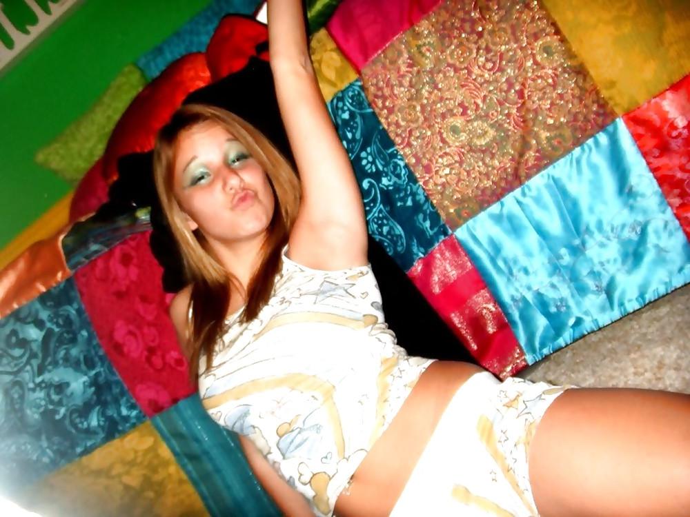 25P Pretty Amateurs Girls