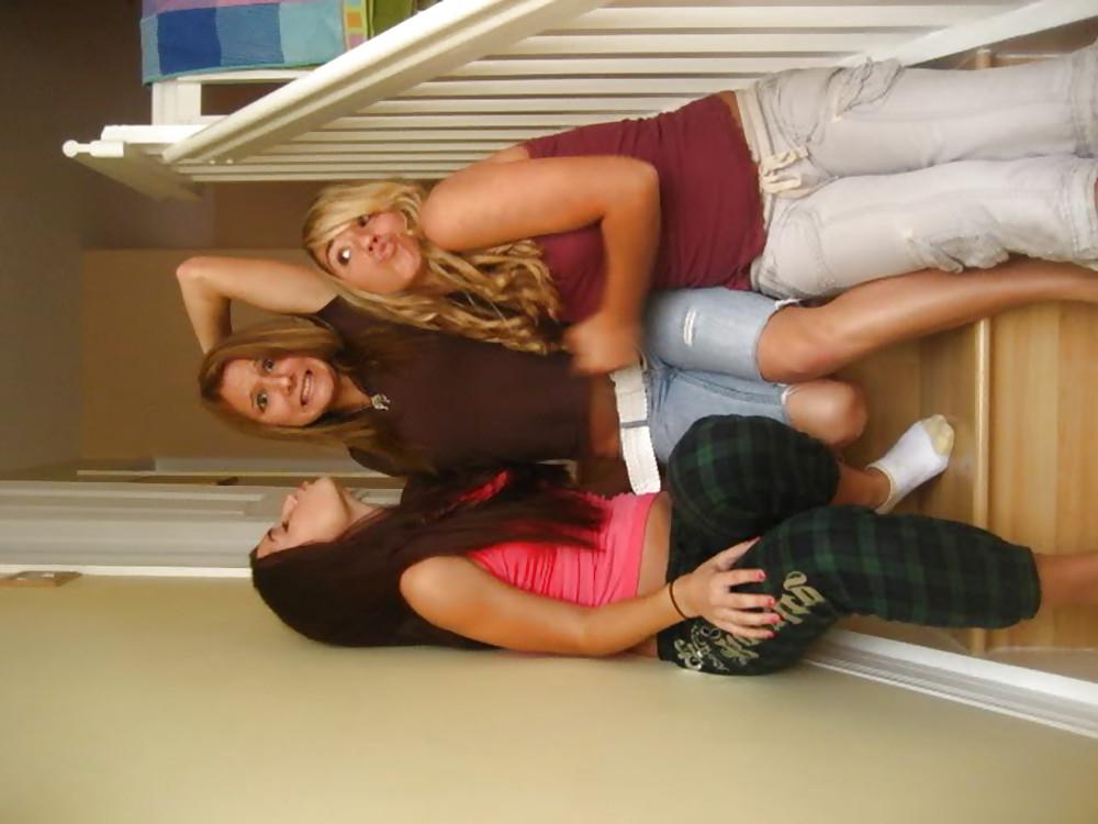 25P Pretty Amateurs Girls