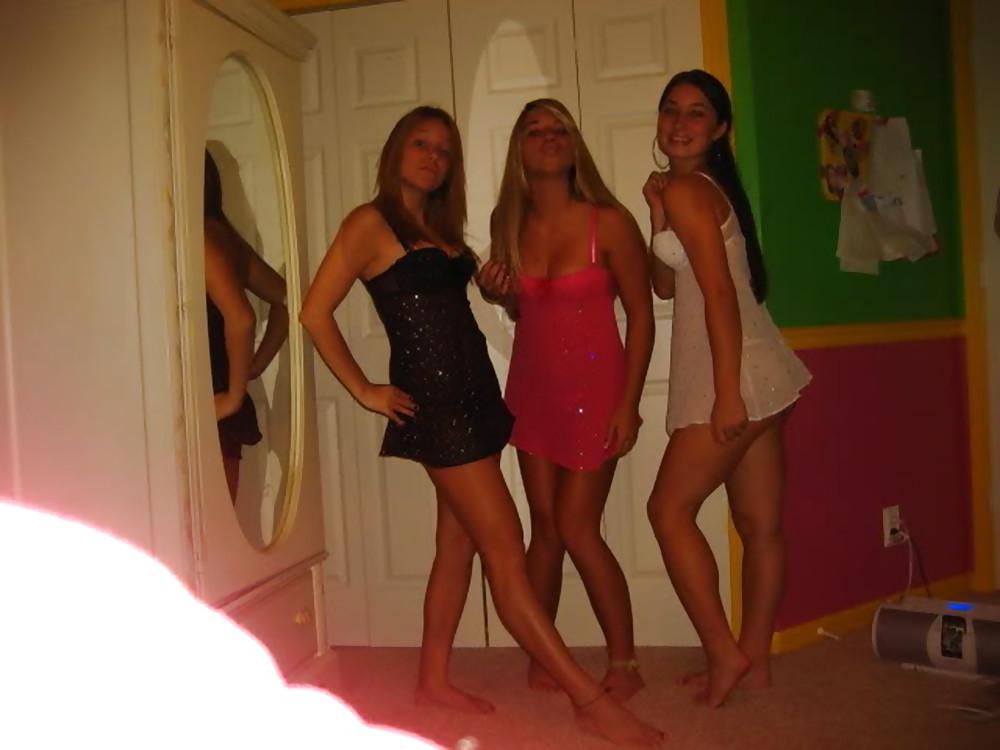 25P Pretty Amateurs Girls