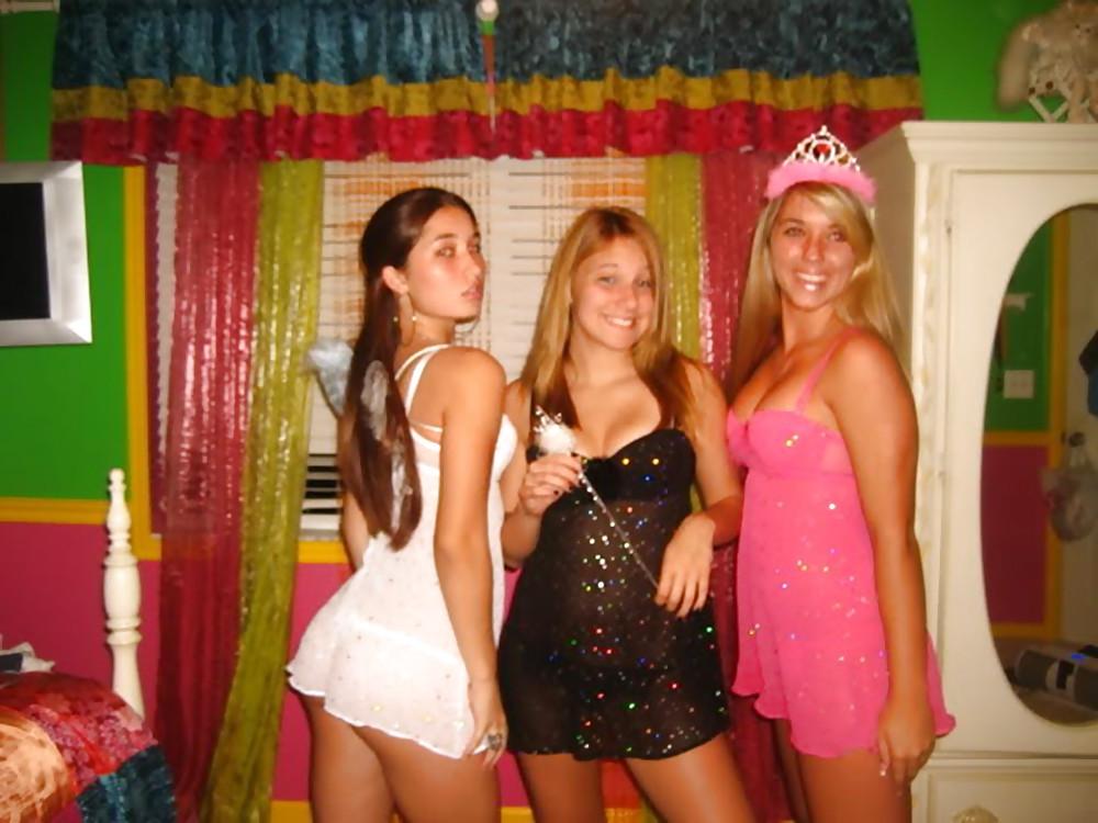 25P Pretty Amateurs Girls