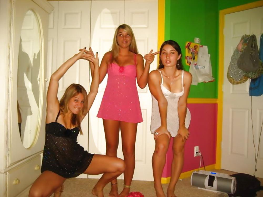 25P Pretty Amateurs Girls
