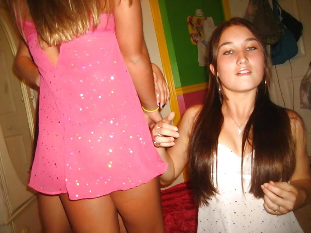 25P Pretty Amateurs Girls