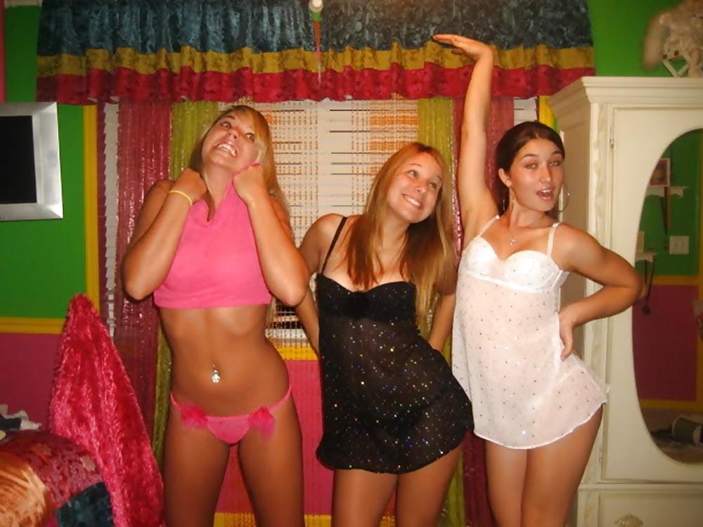 25P Pretty Amateurs Girls