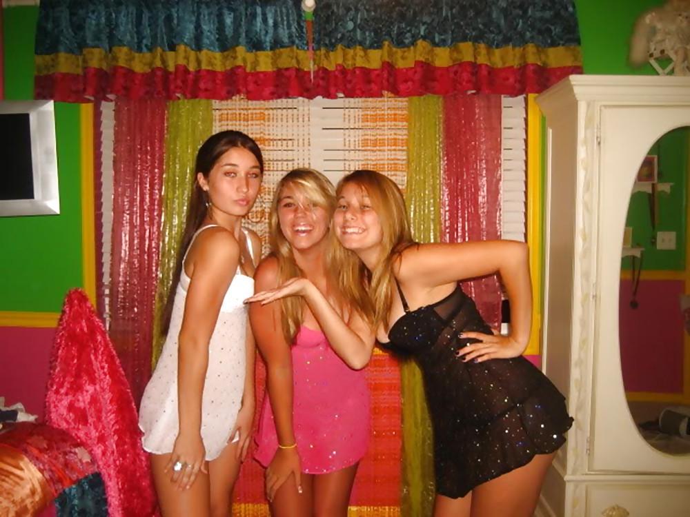 25P Pretty Amateurs Girls
