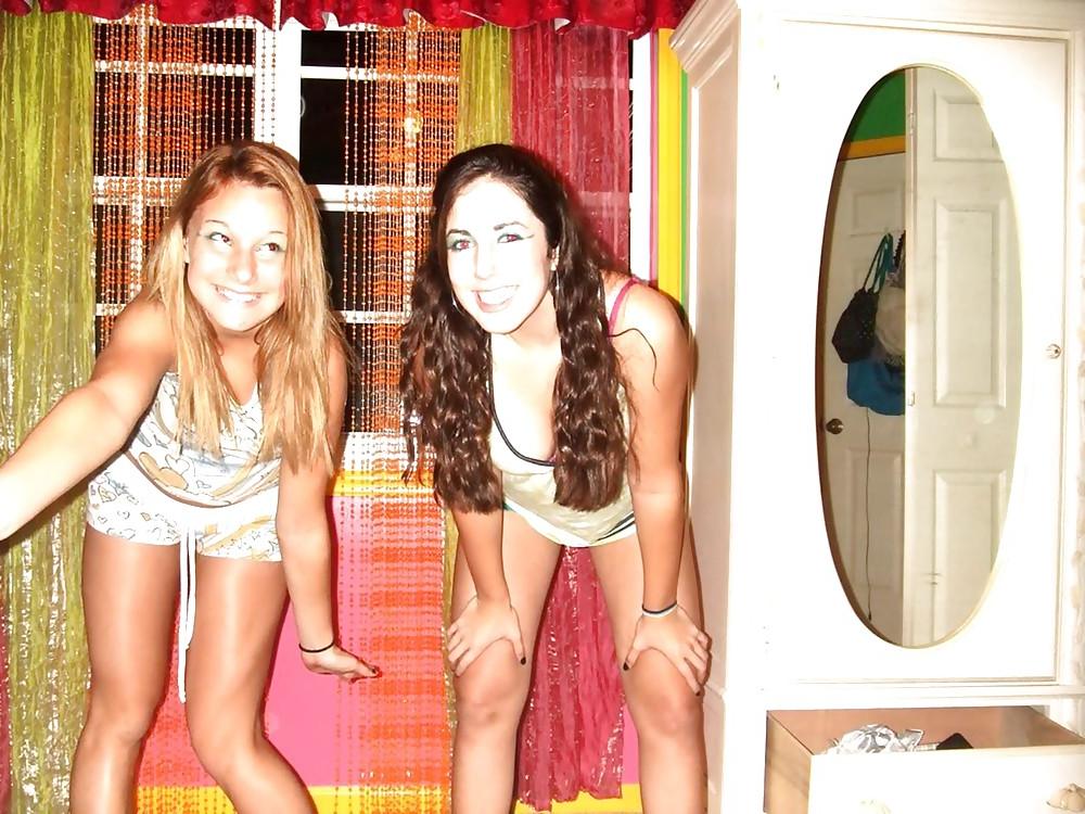 25P Pretty Amateurs Girls