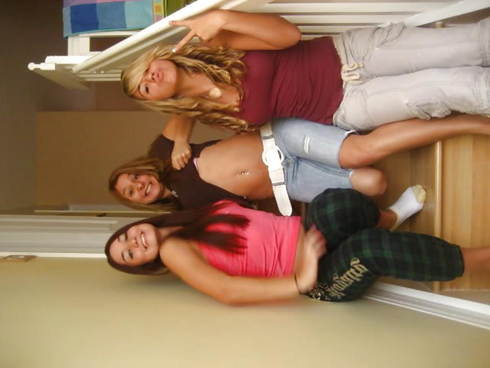 25P Pretty Amateurs Girls