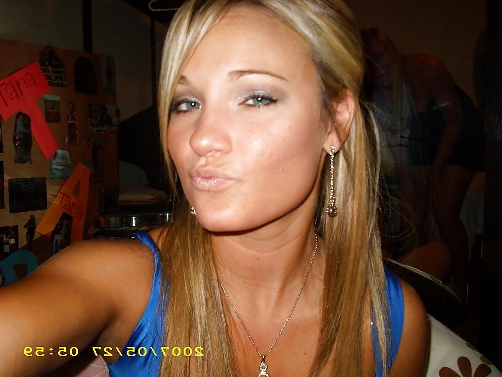 25P Pretty Amateurs Girls 2