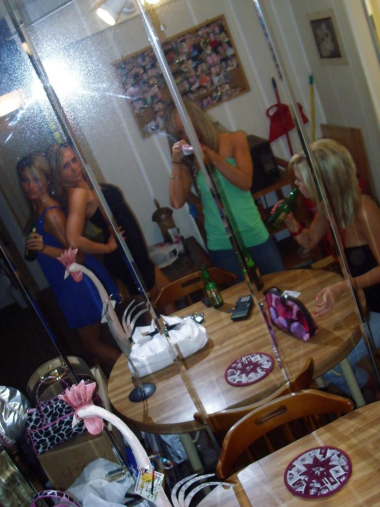 25P Pretty Amateurs Girls 2