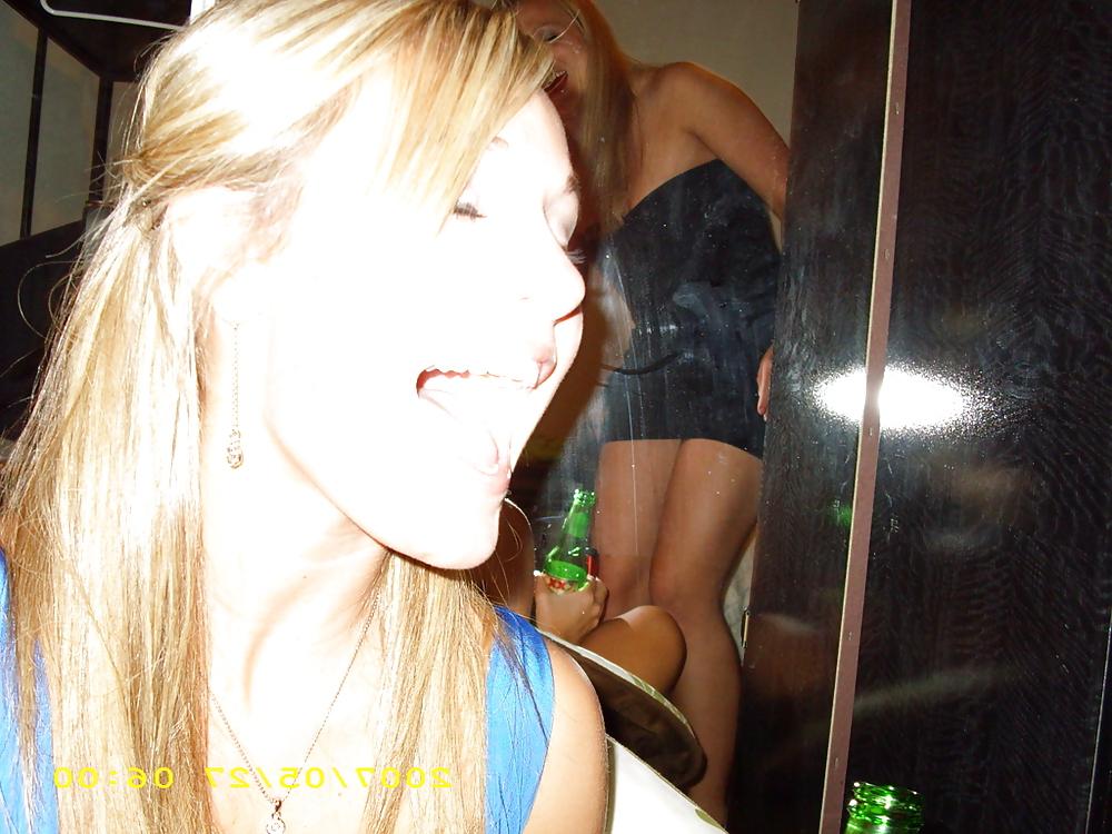 25P Pretty Amateurs Girls 2
