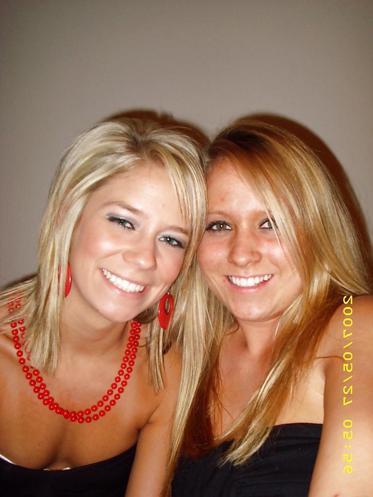 25P Pretty Amateurs Girls 2