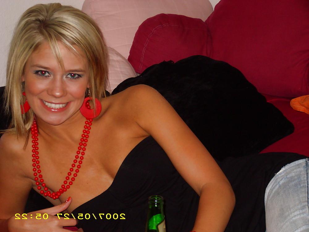 25P Pretty Amateurs Girls 2