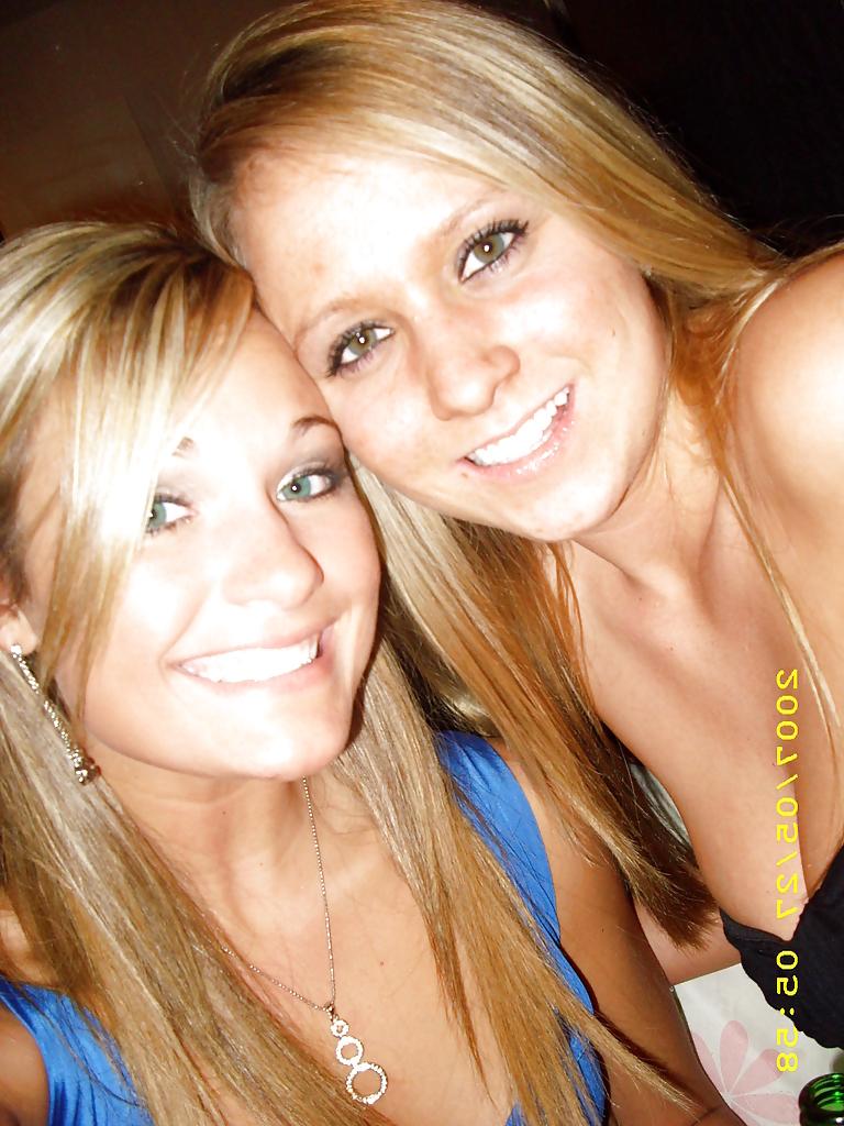 25P Pretty Amateurs Girls 2