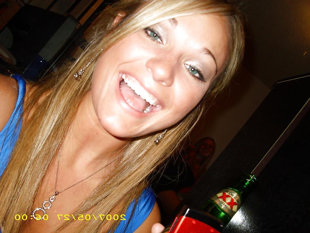25P Pretty Amateurs Girls 2